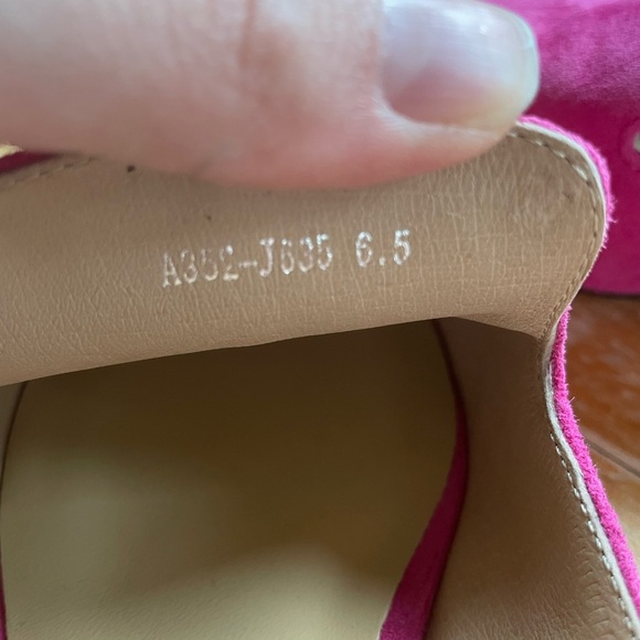 Allison Avery 6.5 Fuschia Mule in genuine suede, gold emblem block heel (1.5 in) - Picture 5 of 5